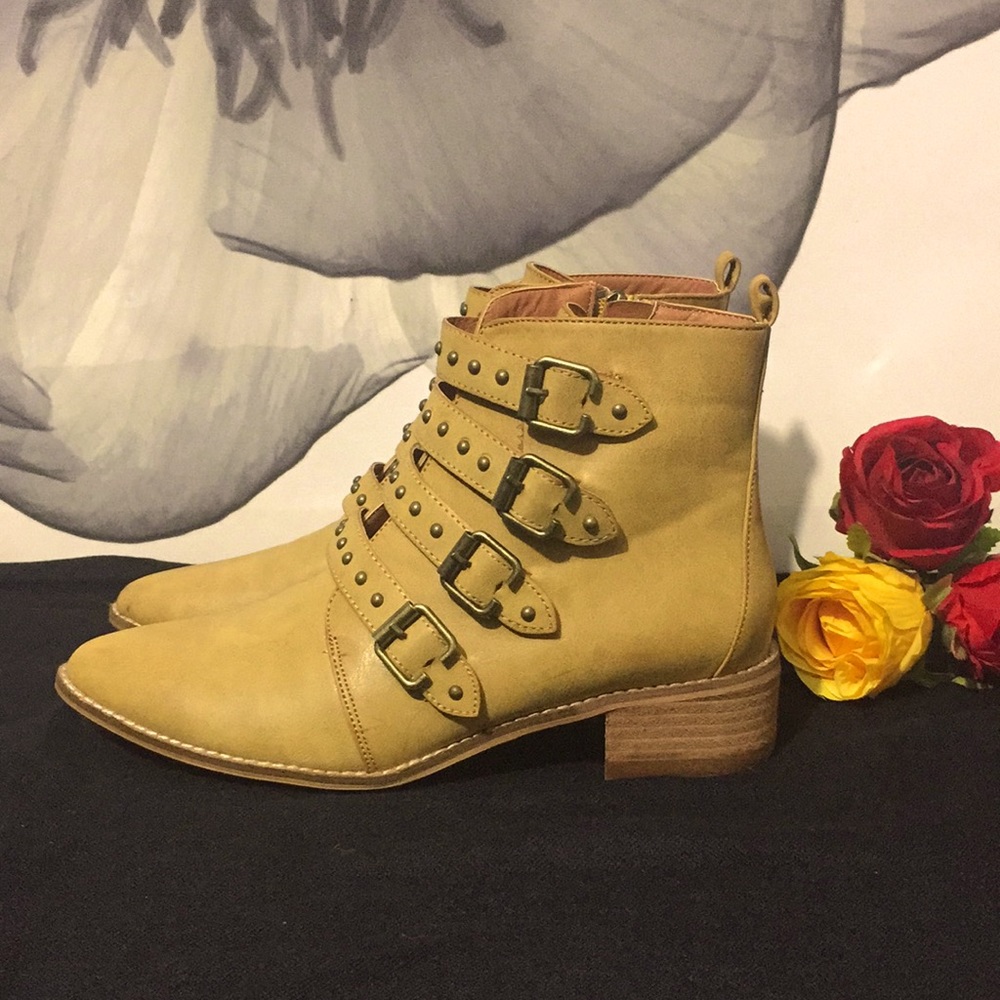 Beast Fashion -Buckle booties